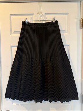 Nanette Black Pleated Midi Skirt - Size Small